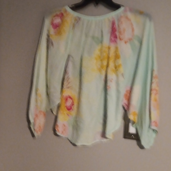 Floral Women's Top - Picture 4 of 4